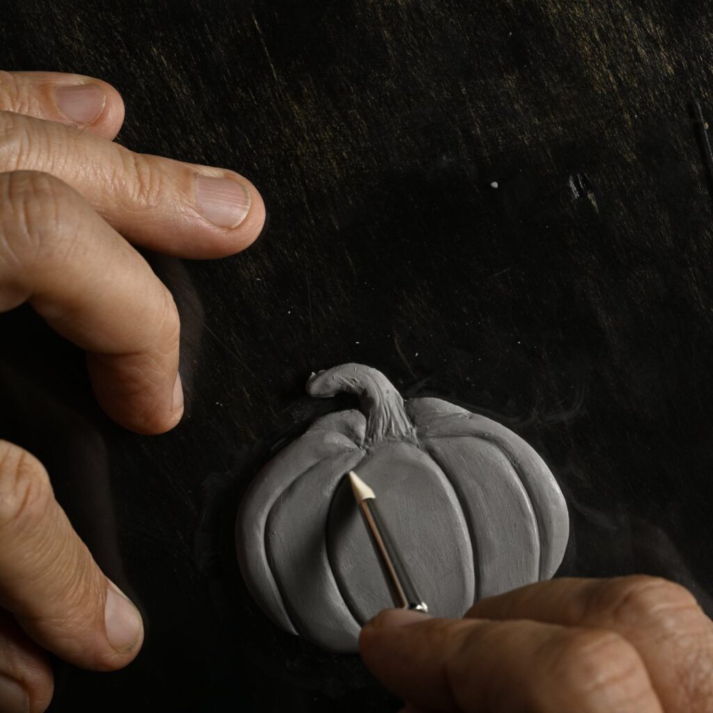 TRIBE SPENCERVILLE-FAIR BUCKLE SCULPTING